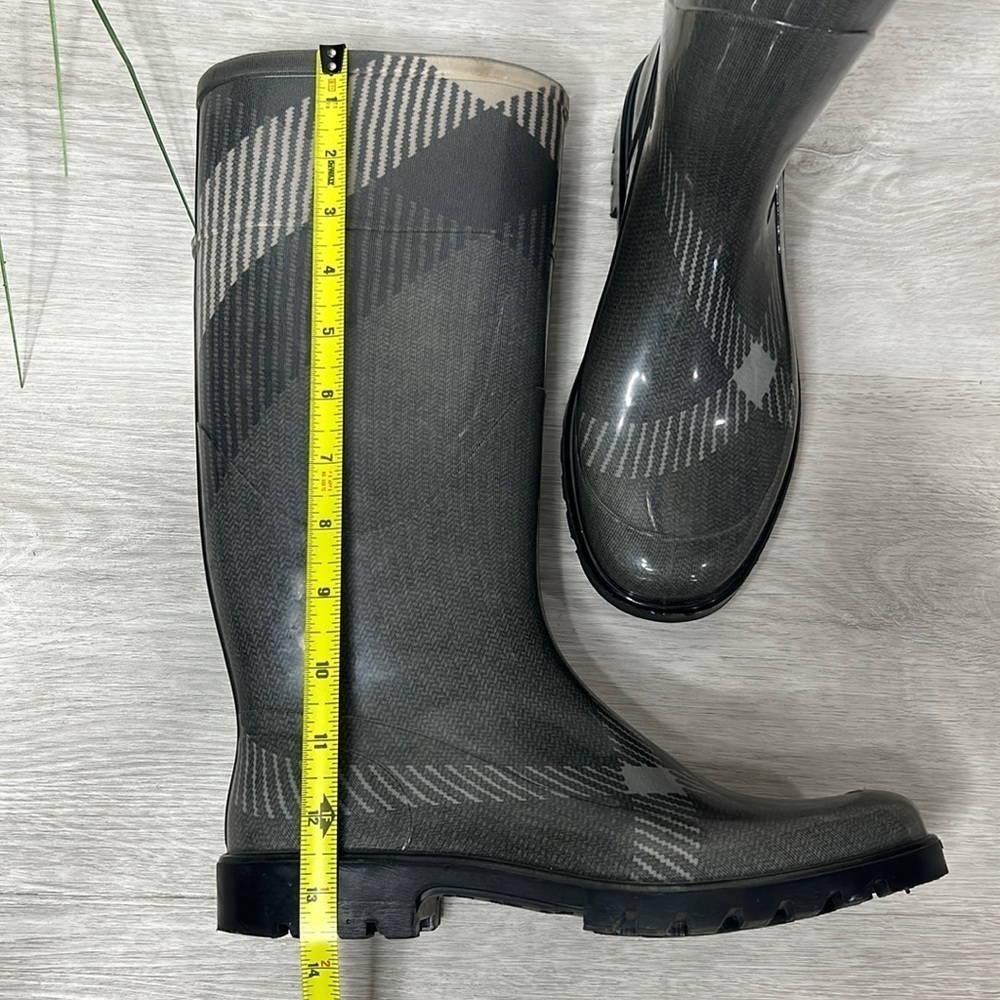 Burberry • plaid check signature rubber winter rain boots - Picture 13 of 16